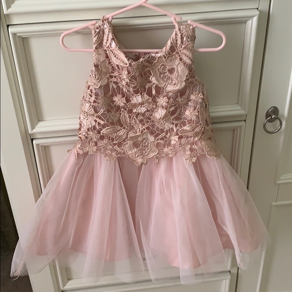 Girl’s dress